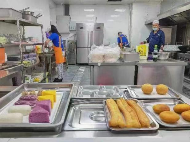 食堂整洁卫生,食材新鲜、营养配餐.png
