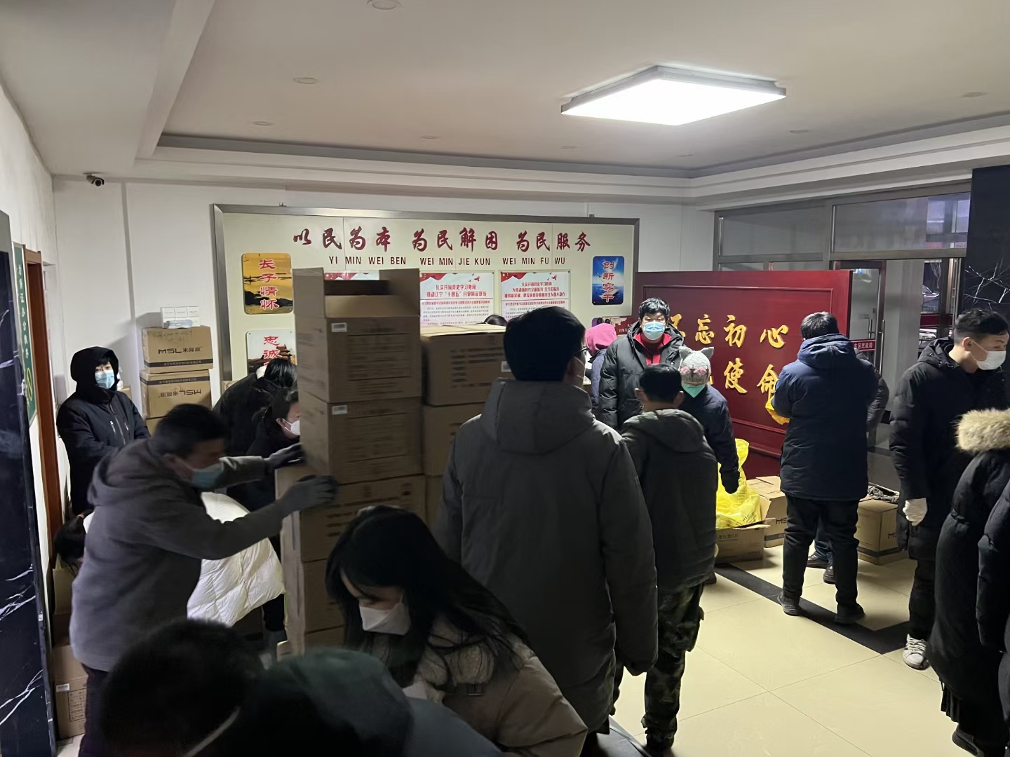 大东区民政局给各街道分发防疫健康包 (1).jpg